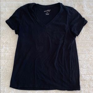 Universal Thread Monterey v neck, medium